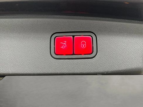 Used 2015 Mercedes-Benz E 400 4MATIC Sedan w/ Parking Assist Package image 42