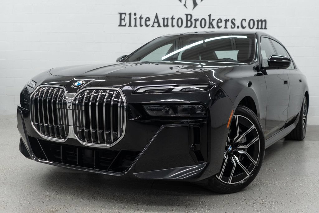 Used 2023 BMW 760i xDrive AWD/4WD image 55