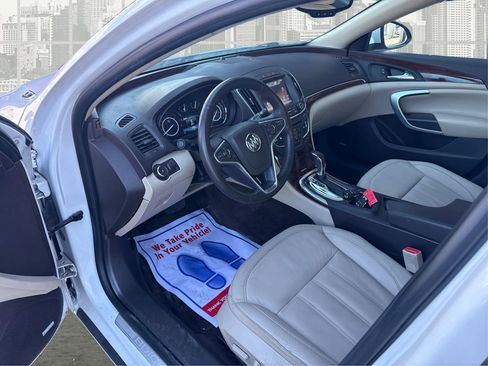 Used 2017 Buick Regal Premium image 16