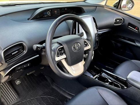 Used 2019 Toyota Prius Prime Advanced image 17