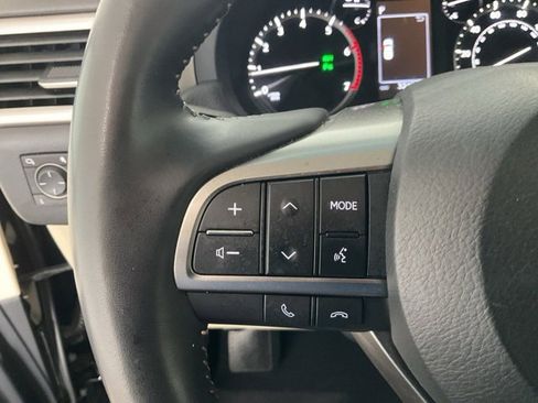 Used 2023 Lexus GX 460 Premium w/ Premium Package image 11