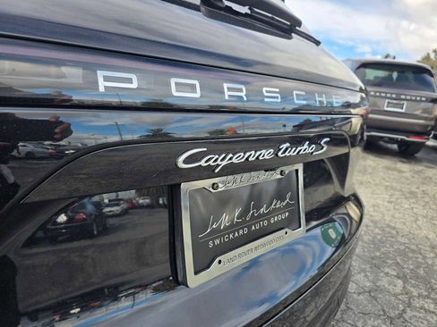 Used 2021 Porsche Cayenne Turbo S image 16