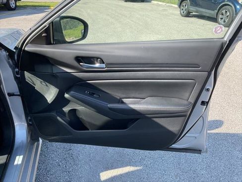 Used 2024 Nissan Altima 2.5 SV FWD image 18