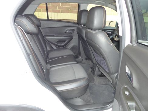 Used 2020 Chevrolet Trax LT w/ LT Convenience Package FWD image 29