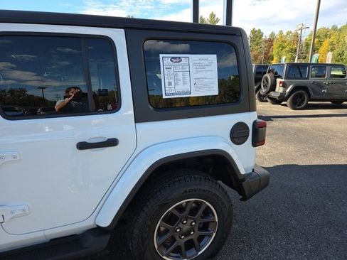 Used 2021 Jeep Wrangler Unlimited Sahara image 32