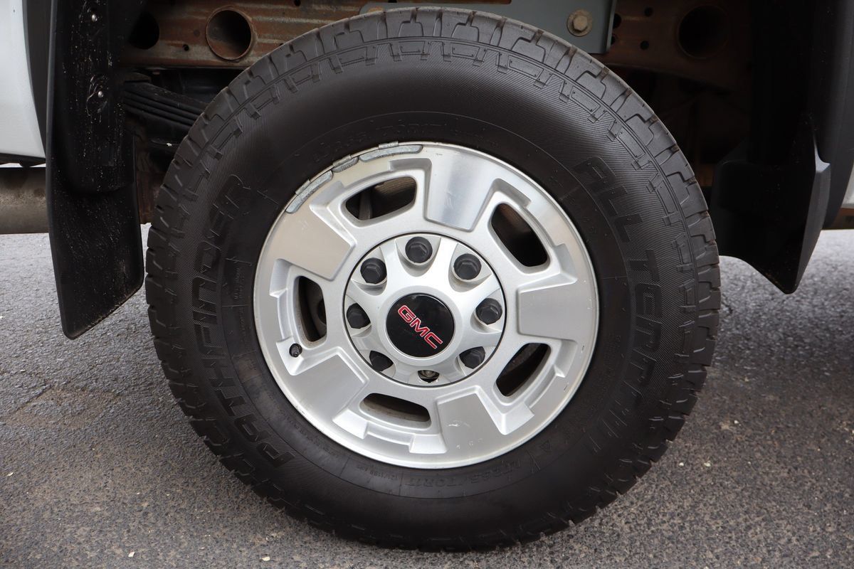 Used 2019 GMC Sierra 2500 SLE w/ Suspension Package, Off-Road AWD/4WD image 42