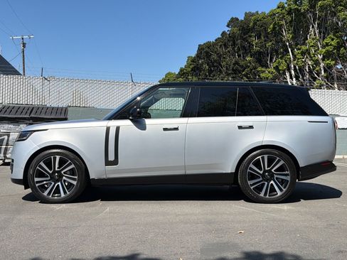 Used 2023 Land Rover Range Rover SE AWD/4WD image 2