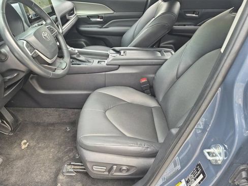 Used 2025 Toyota Grand Highlander AWD image 24