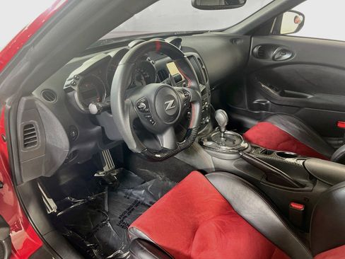 Used 2017 Nissan 370Z NISMO RWD image 9