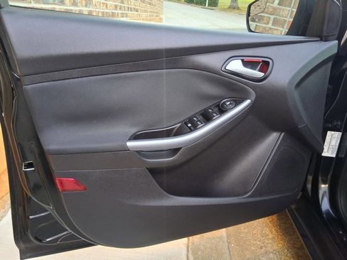 Used 2014 Ford Focus Titanium image 22