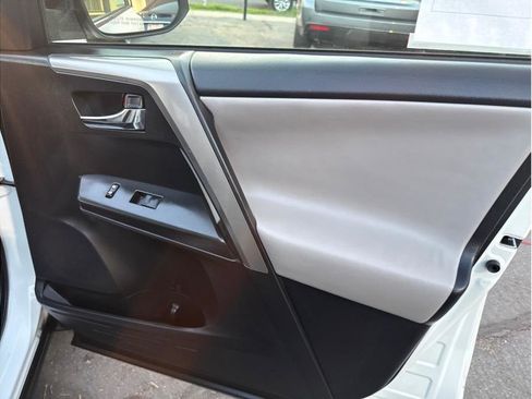 Used 2016 Toyota RAV4 XLE FWD image 6