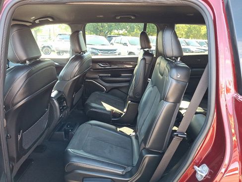 Used 2022 Jeep Grand Cherokee L Laredo image 11