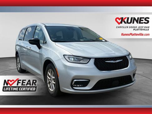 Used 2024 Chrysler Pacifica Touring-L FWD image 1