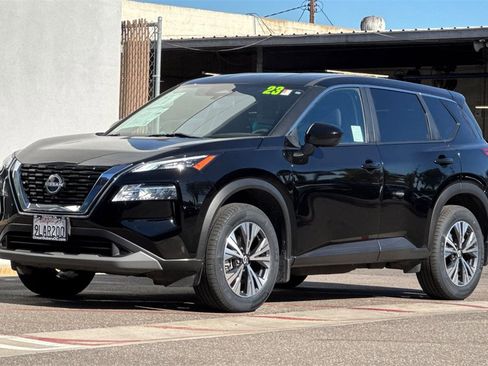 Used 2023 Nissan Rogue SV image 10