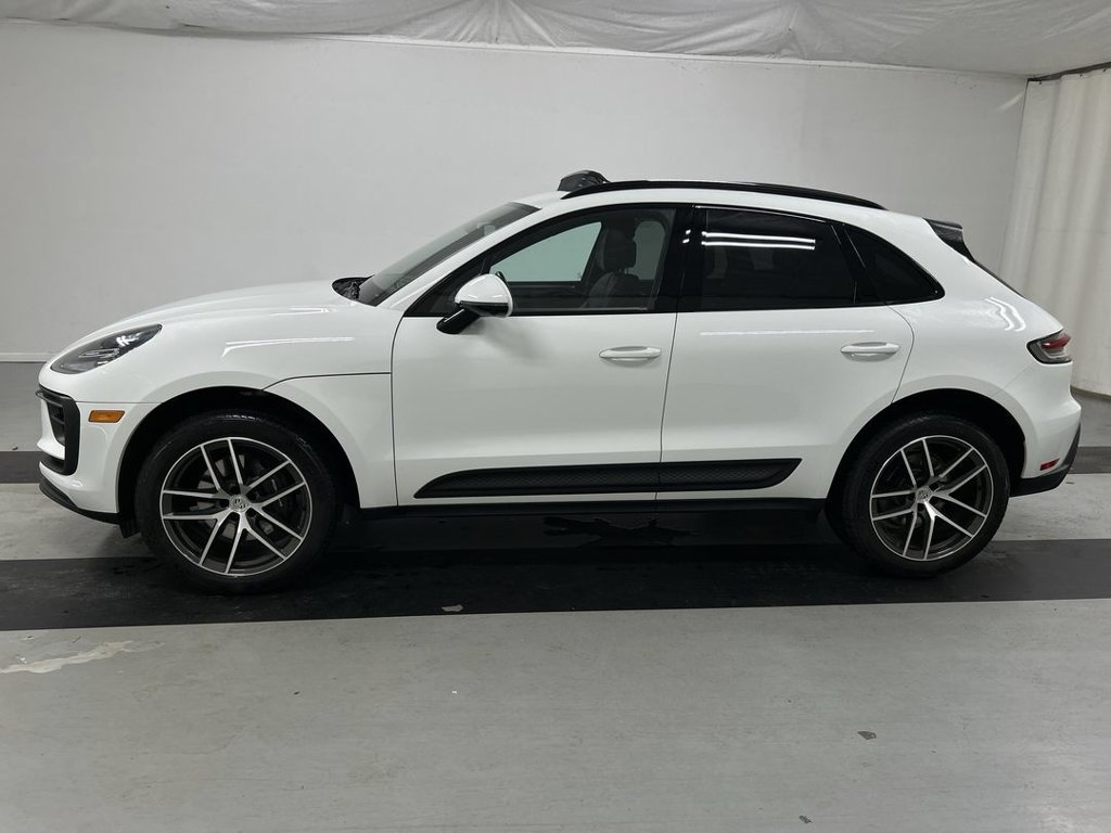 Certified 2026 Porsche Macan AWD/4WD image 6