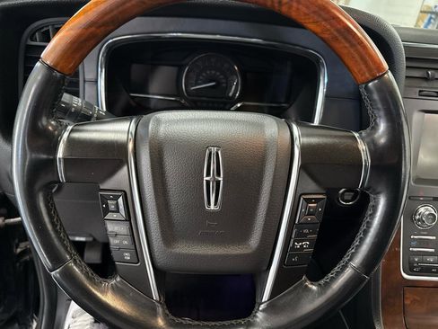 Used 2015 Lincoln Navigator 4WD image 13