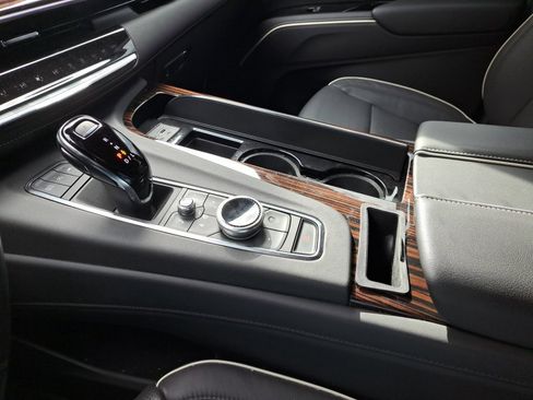 Used 2024 Cadillac Escalade ESV Premium Luxury image 30