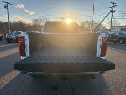 New 2026 GMC Sierra 2500 SLT w/ SLT Premium Package image 11
