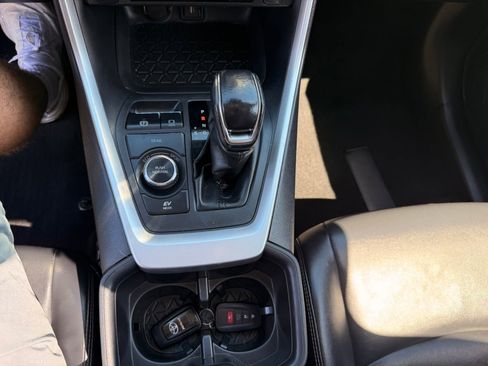 Used 2022 Toyota RAV4 XLE Premium image 25