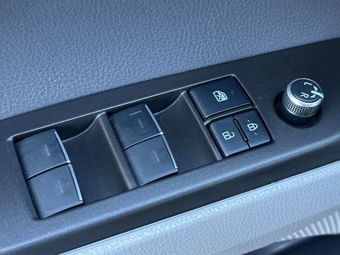 Used 2022 Toyota Camry XSE w/ Navigation Upgrade Package image 12