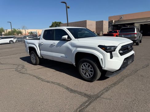 Used 2024 Toyota Tacoma TRD Sport AWD/4WD image 3