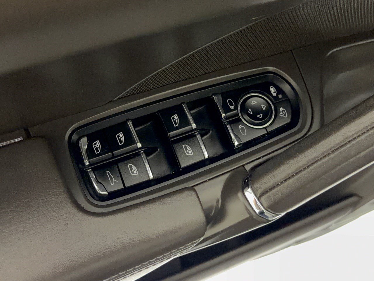 Used 2017 Porsche Cayenne S AWD/4WD image 15