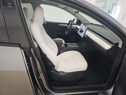 Used 2025 Tesla Model Y Long Range image 6