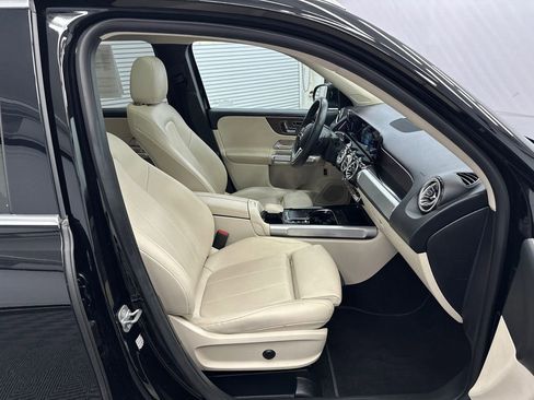 Used 2023 Mercedes-Benz GLB 250 4MATIC w/ Premium Package image 14