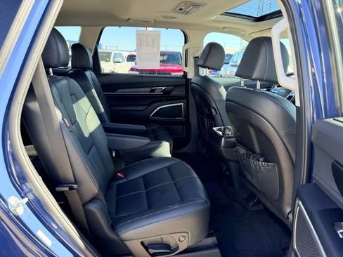 Used 2024 Kia Telluride EX w/ EX Captain's Chair Package image 35