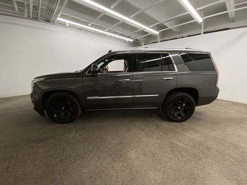 Used 2020 Cadillac Escalade Platinum image 3
