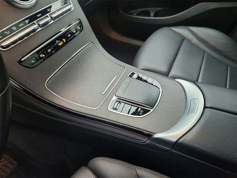 Used 2021 Mercedes-Benz GLC 300 4MATIC image 15