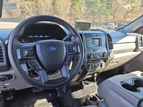 Used 2017 Ford F450 XL w/ Power Equipment Group image 7