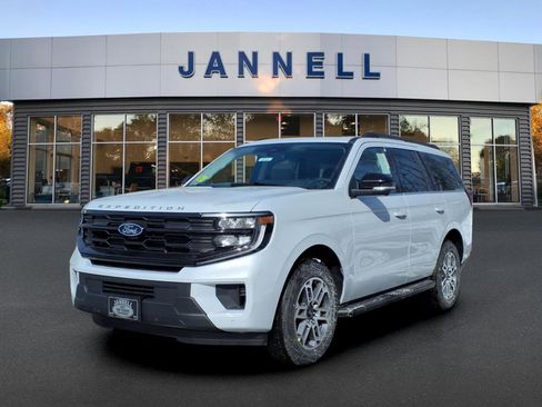 New 2026 Ford Expedition Active image 1