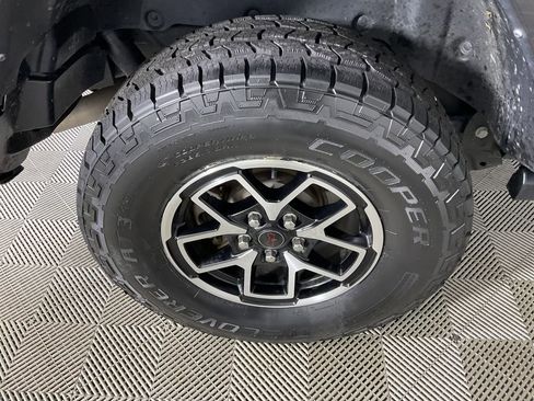 Used 2024 Jeep Wrangler Unlimited Rubicon AWD/4WD image 9