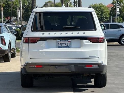 Used 2022 Jeep Wagoneer Series III RWD image 5