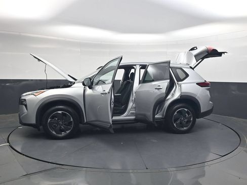 Used 2025 Nissan Rogue SV AWD/4WD image 40