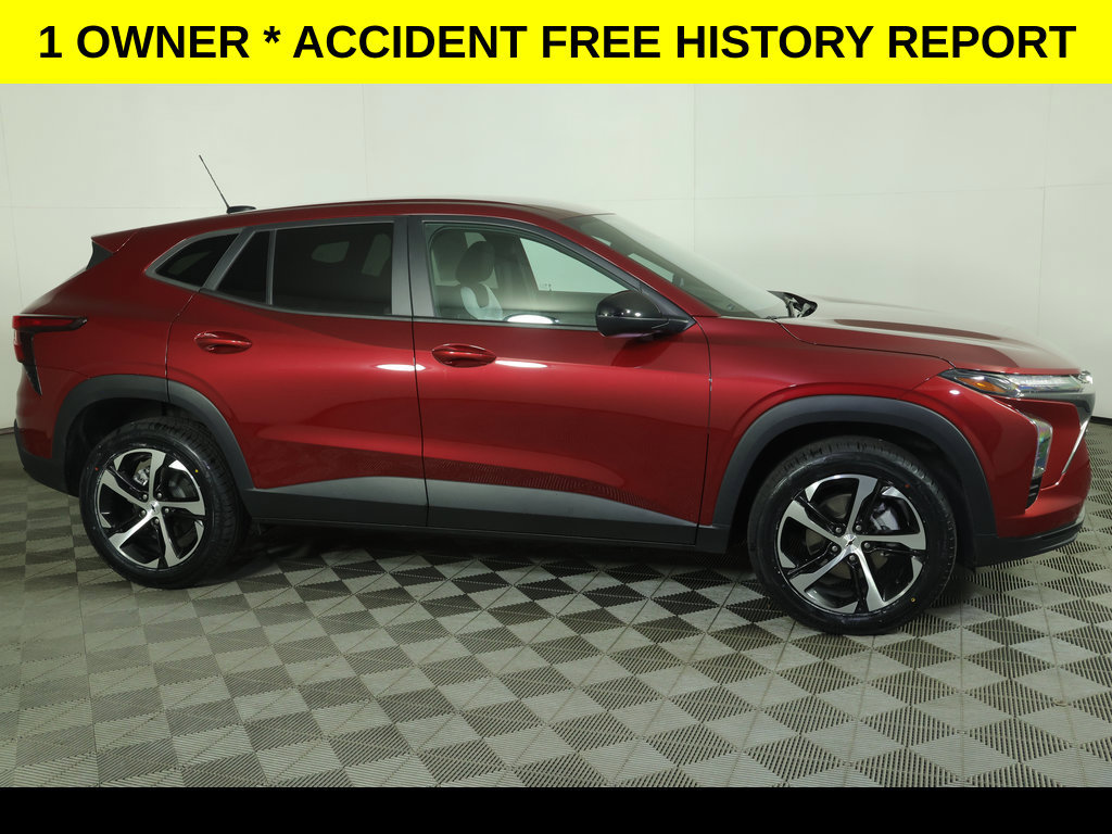 Used 2024 Chevrolet Trax RS w/ Driver Confidence Package FWD image 2