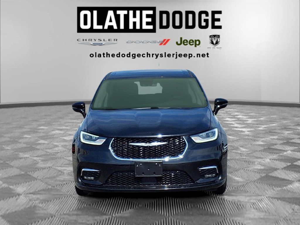 Used 2024 Chrysler Pacifica Limited FWD image 32