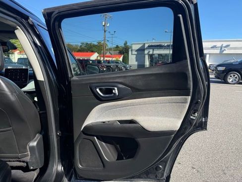 Certified 2022 Jeep Compass Latitude image 25