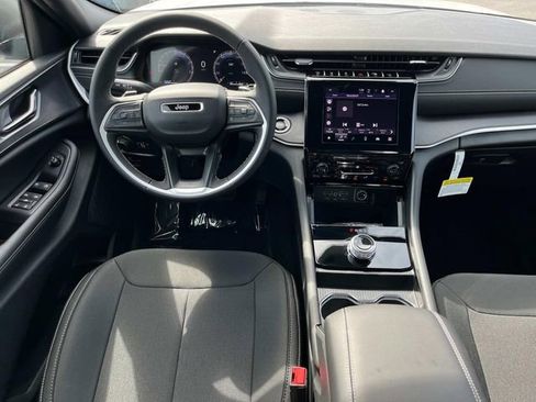 New 2026 Jeep Grand Cherokee Laredo AWD/4WD image 18