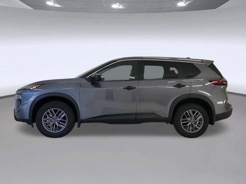 Used 2025 Nissan Rogue S AWD/4WD image 2
