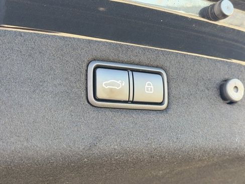 Used 2021 Genesis G70 3.3T w/ Sport Package image 7