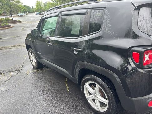 Used 2017 Jeep Renegade Latitude w/ Cold Weather Group AWD/4WD image 10