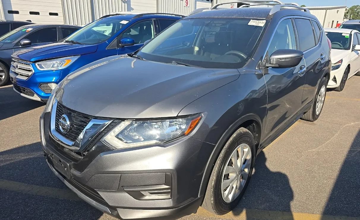 Used 2017 Nissan Rogue S w/ S Appearance Package FWD image 1