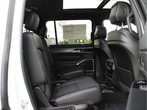 New 2026 Jeep Grand Wagoneer 4WD w/ Premium Group I image 28