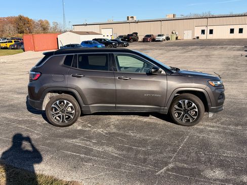 Used 2024 Jeep Compass Limited image 4