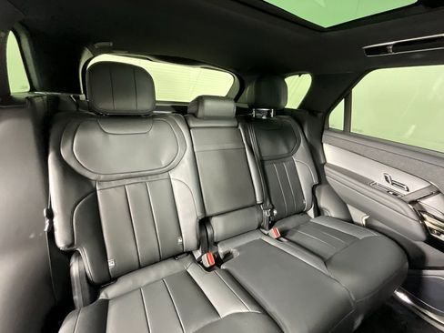 Used 2025 Land Rover Range Rover Sport Dynamic SE image 22