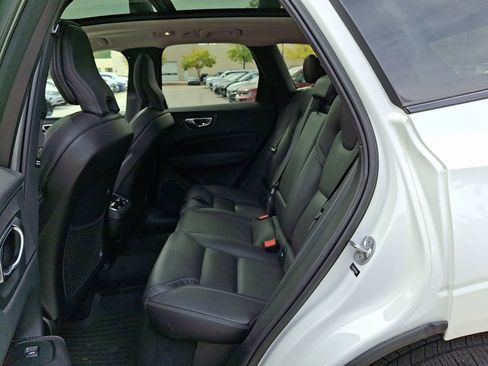 Used 2023 Volvo XC60 B5 Ultimate w/ Climate Package image 11