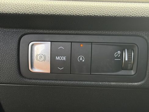Used 2025 Chevrolet Traverse LT FWD image 23