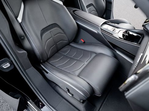Used 2023 Ferrari Purosangue AWD/4WD image 43